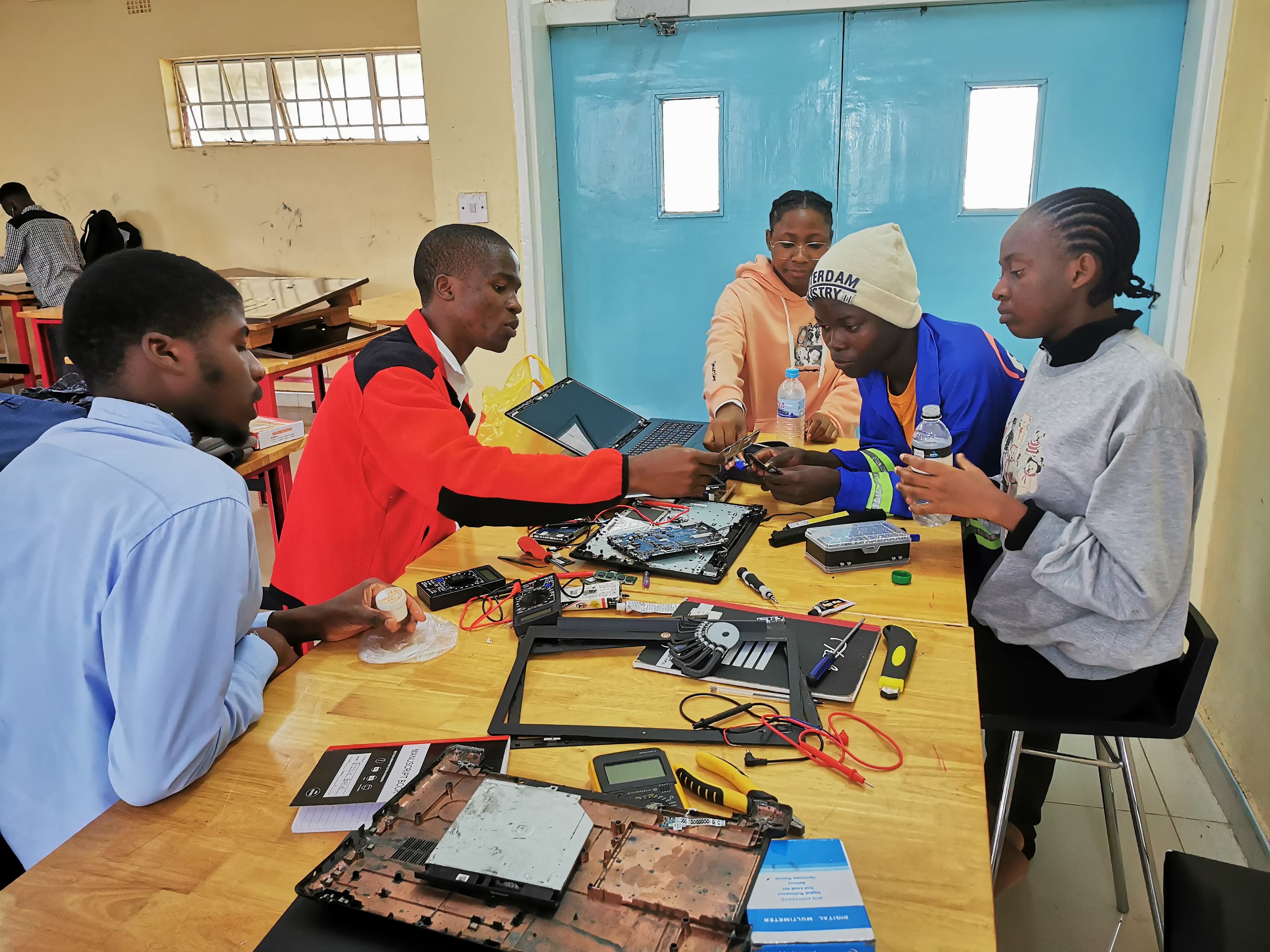 Electronics repair and diagnostics bench